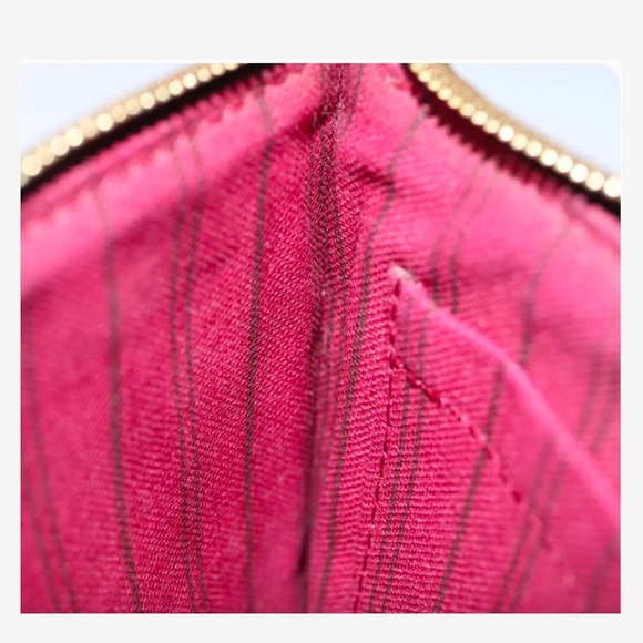 Louis  Vuitton Pochette- very good condition. Authentic guaranteed - Picture 7 of 12